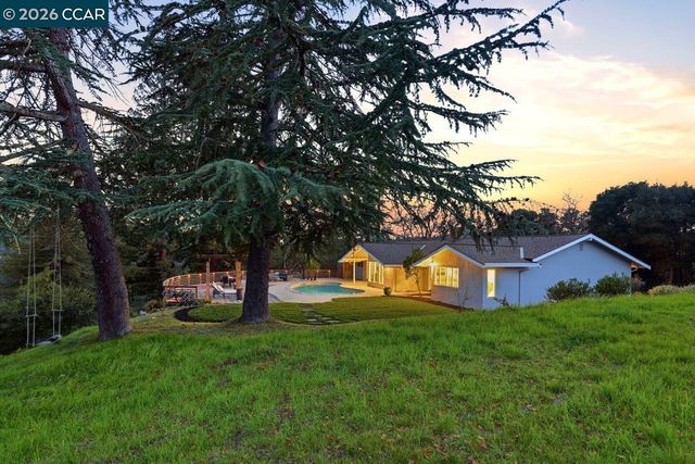 3927 Woodside Ct, Lafayette, CA 94549