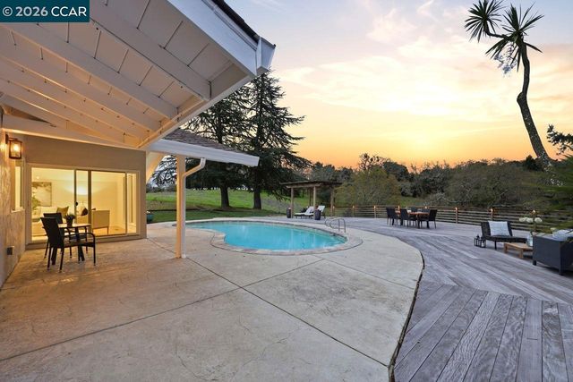 3927 Woodside Ct, Lafayette, CA 94549