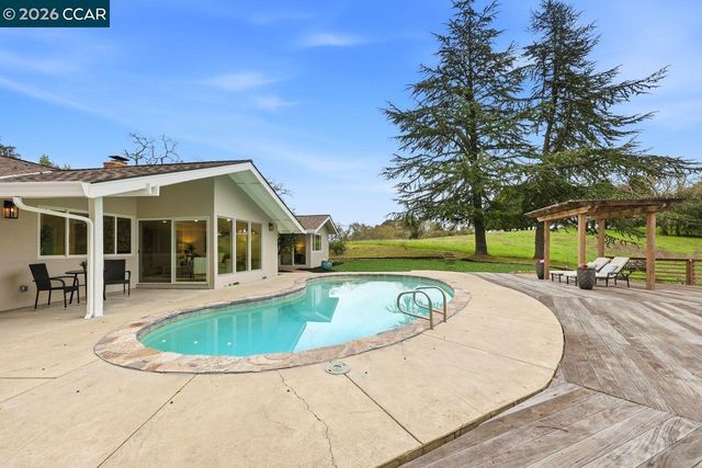 3927 Woodside Ct, Lafayette, CA 94549