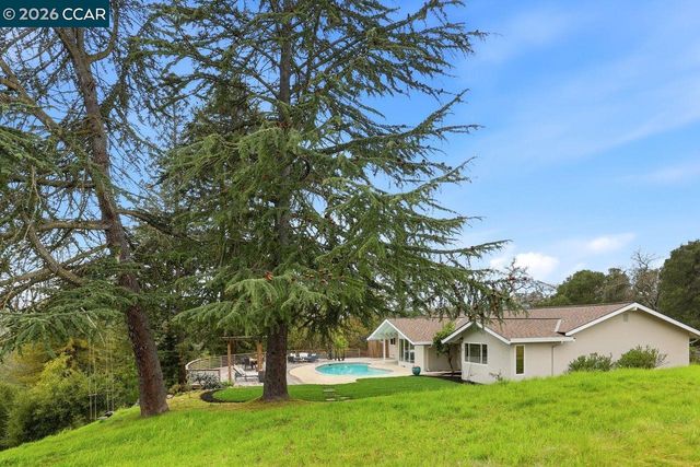 3927 Woodside Ct, Lafayette, CA 94549