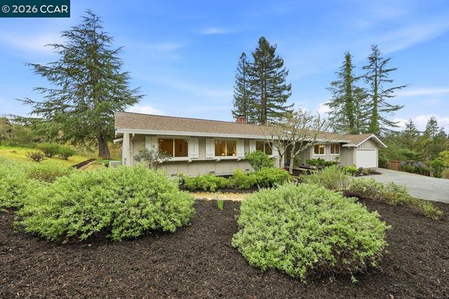 3927 Woodside Ct, Lafayette, CA 94549