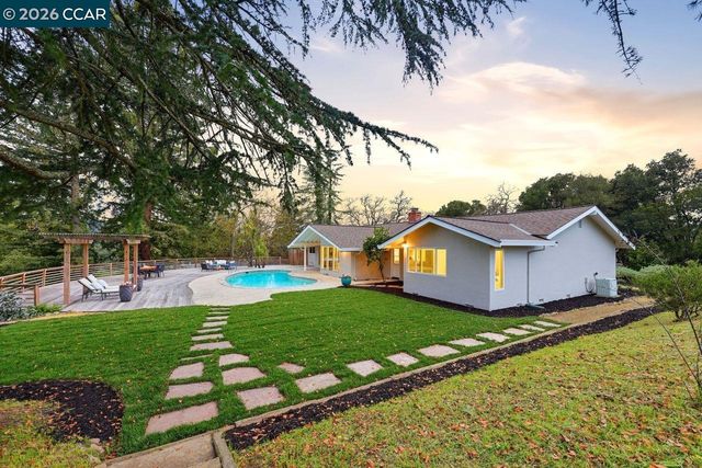 3927 Woodside Ct, Lafayette, CA 94549