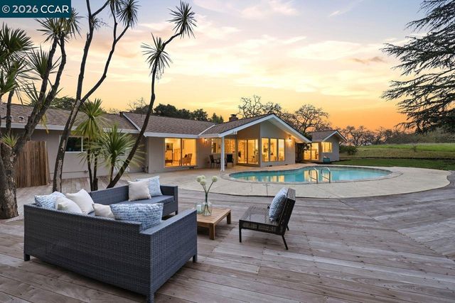 3927 Woodside Ct, Lafayette, CA 94549