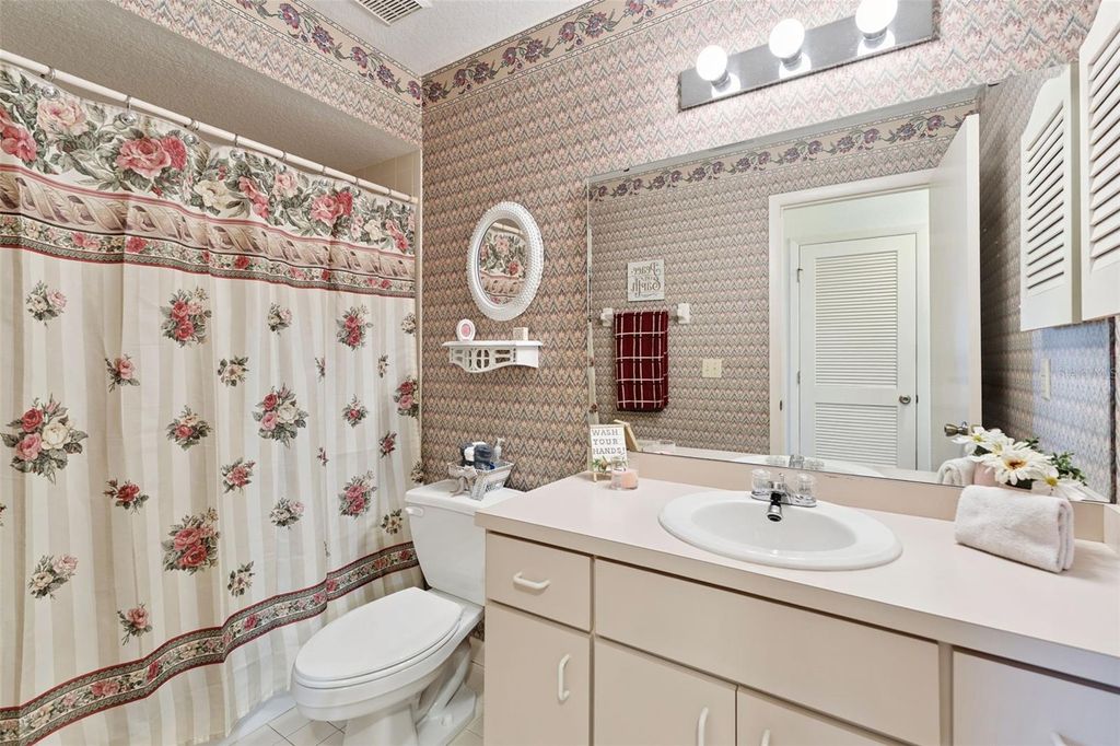 Image 11 of property listing at 1581 OAKVIEW CIRCLE SE, Winter Haven, FL 33880