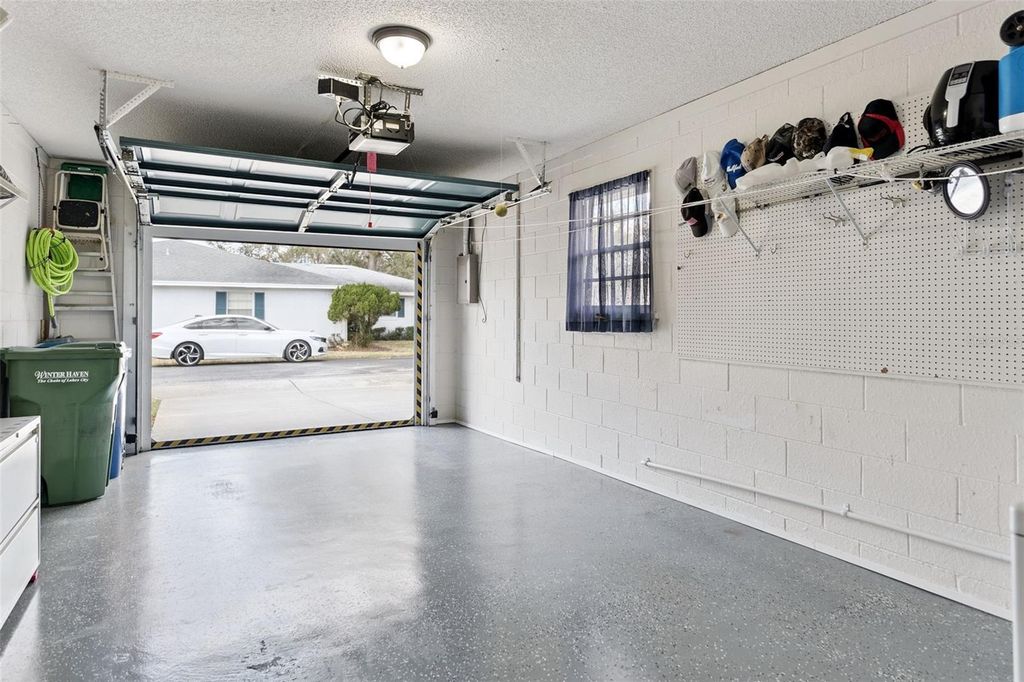 Image 15 of property listing at 1581 OAKVIEW CIRCLE SE, Winter Haven, FL 33880