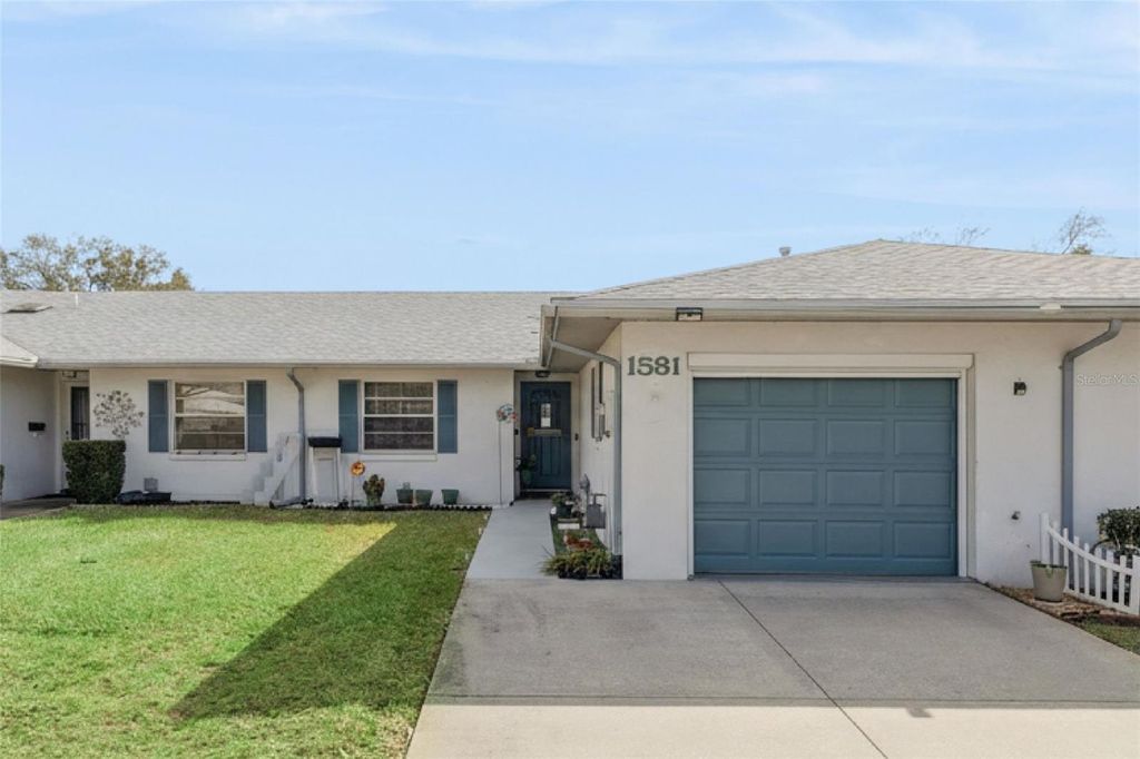 Image 4 of property listing at 1581 OAKVIEW CIRCLE SE, Winter Haven, FL 33880