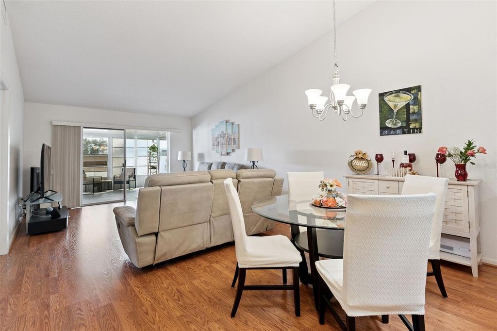 Image 7 of property listing at 1581 OAKVIEW CIRCLE SE, Winter Haven, FL 33880