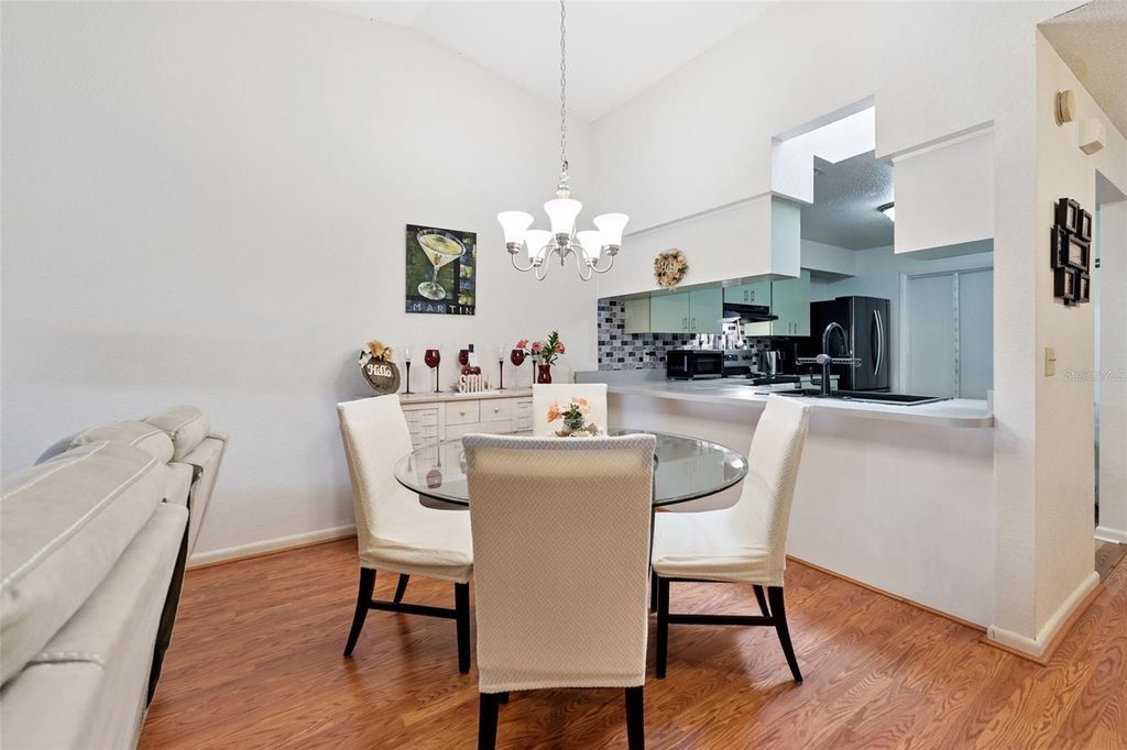 Image 8 of property listing at 1581 OAKVIEW CIRCLE SE, Winter Haven, FL 33880