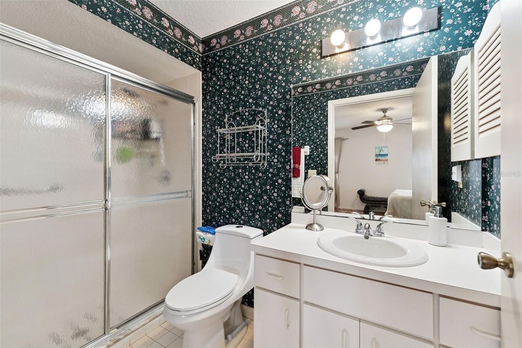 Image 10 of property listing at 1581 OAKVIEW CIRCLE SE, Winter Haven, FL 33880