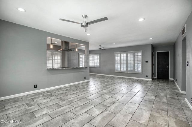 2035 W DENTON Lane, Phoenix, AZ 85015