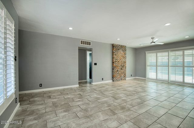 2035 W DENTON Lane, Phoenix, AZ 85015