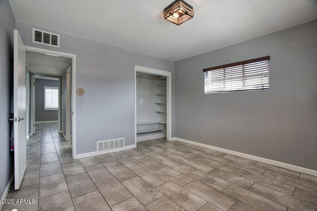 2035 W DENTON Lane, Phoenix, AZ 85015