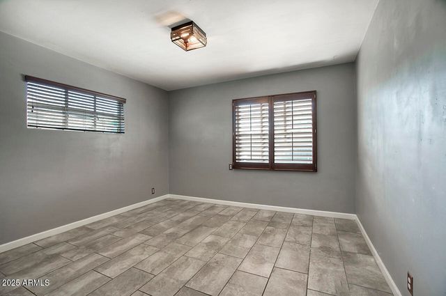 2035 W DENTON Lane, Phoenix, AZ 85015