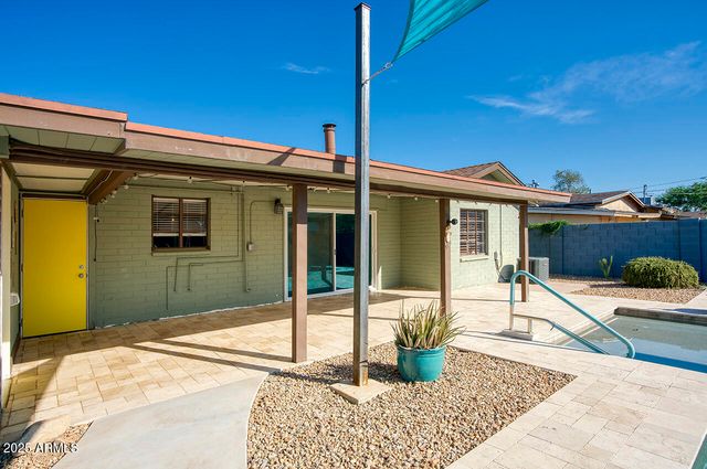 2035 W DENTON Lane, Phoenix, AZ 85015