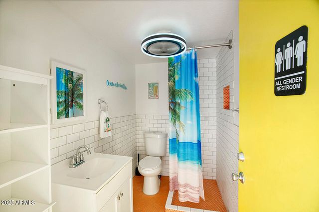 2035 W DENTON Lane, Phoenix, AZ 85015