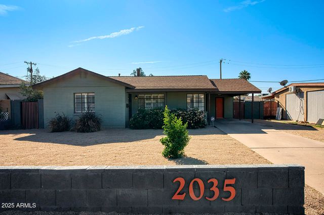 2035 W DENTON Lane, Phoenix, AZ 85015