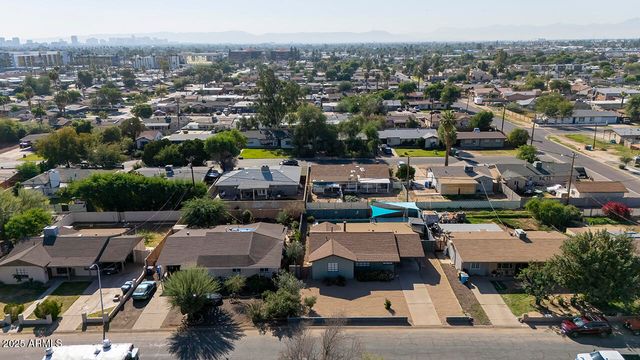 2035 W DENTON Lane, Phoenix, AZ 85015
