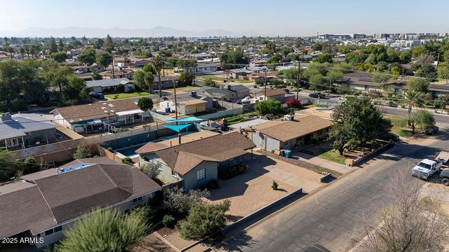 2035 W DENTON Lane, Phoenix, AZ 85015