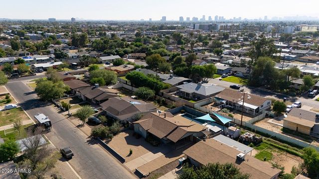 2035 W DENTON Lane, Phoenix, AZ 85015
