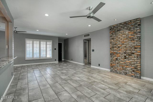 2035 W DENTON Lane, Phoenix, AZ 85015