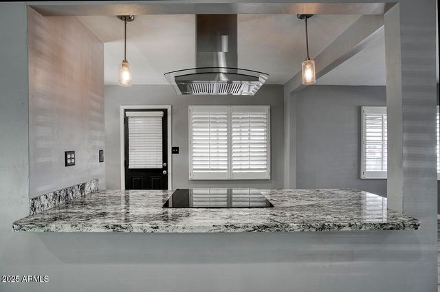 2035 W DENTON Lane, Phoenix, AZ 85015