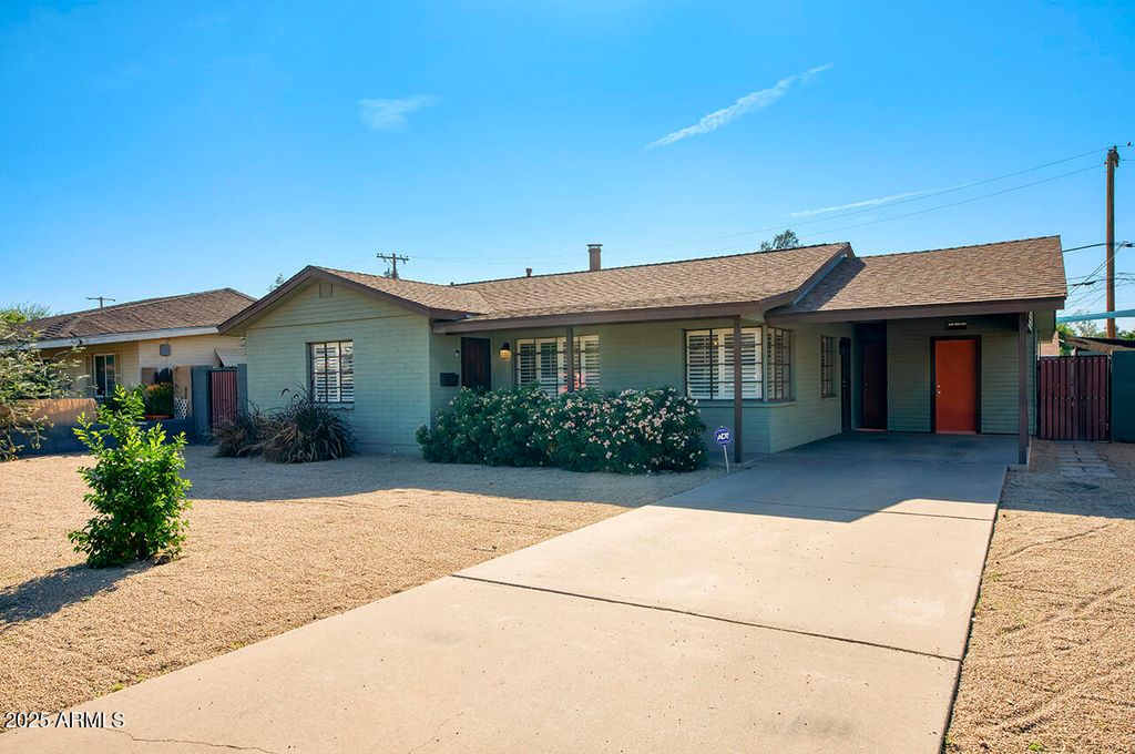 2035 W DENTON Lane, Phoenix, AZ 85015