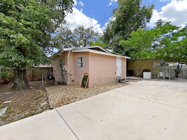 1514 E NORTH BAY STREET, Tampa, FL 33610