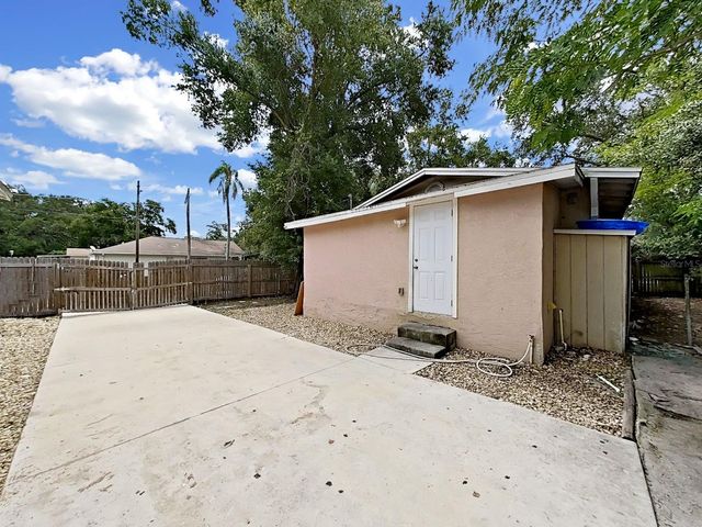 1514 E NORTH BAY STREET, Tampa, FL 33610