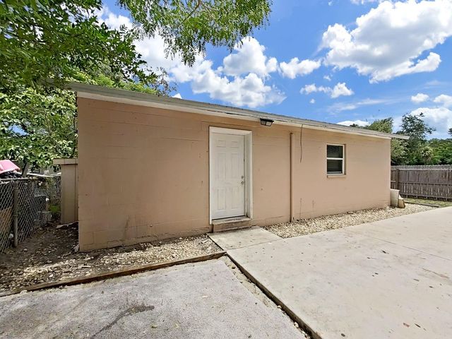 1514 E NORTH BAY STREET, Tampa, FL 33610