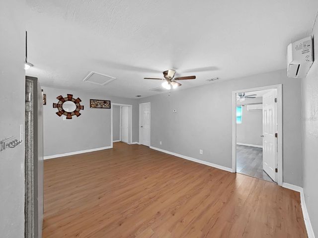 1514 E NORTH BAY STREET, Tampa, FL 33610