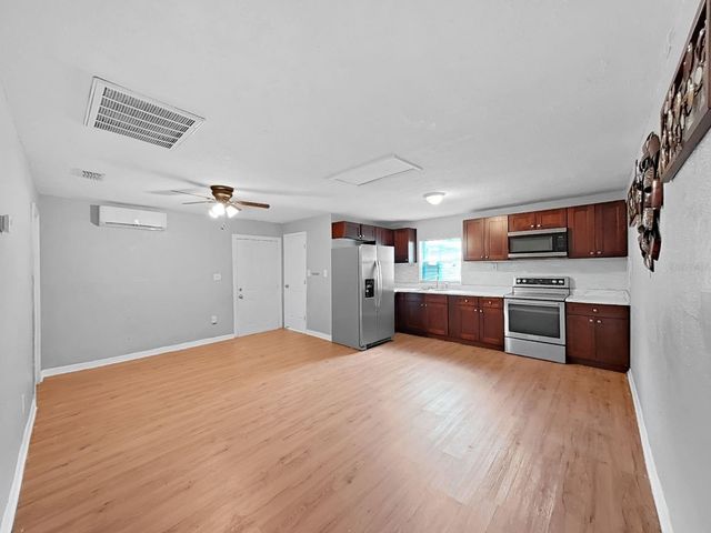 1514 E NORTH BAY STREET, Tampa, FL 33610