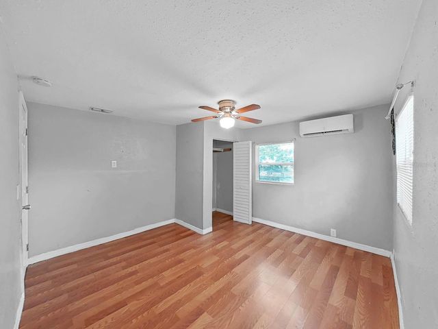 1514 E NORTH BAY STREET, Tampa, FL 33610