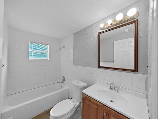 1514 E NORTH BAY STREET, Tampa, FL 33610