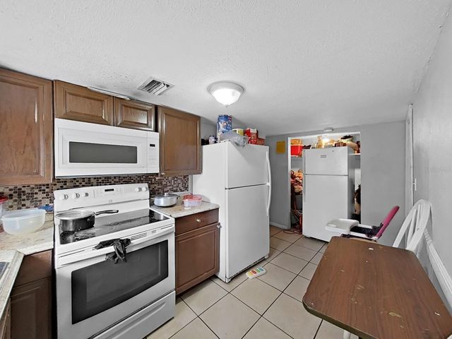 1514 E NORTH BAY STREET, Tampa, FL 33610