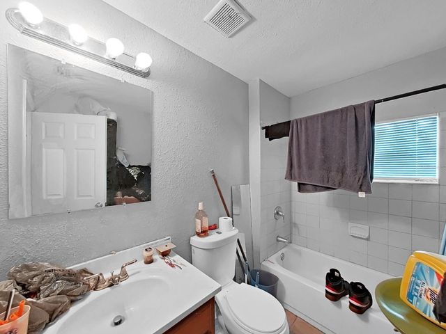 1514 E NORTH BAY STREET, Tampa, FL 33610