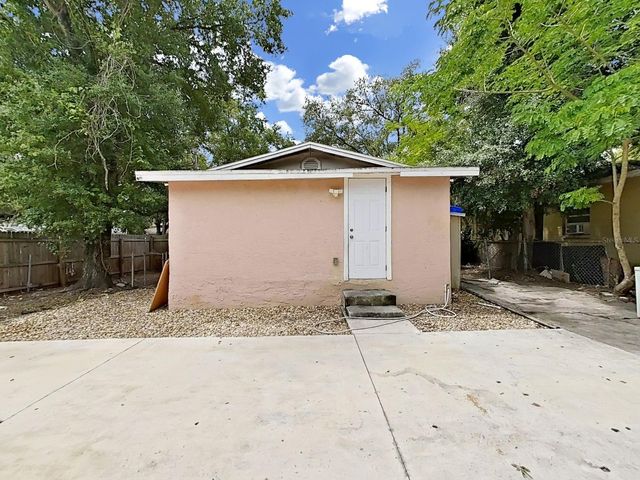 1514 E NORTH BAY STREET, Tampa, FL 33610