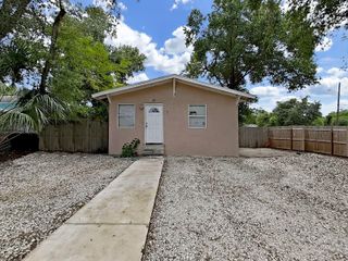 1514 E NORTH BAY STREET, Tampa, FL 33610