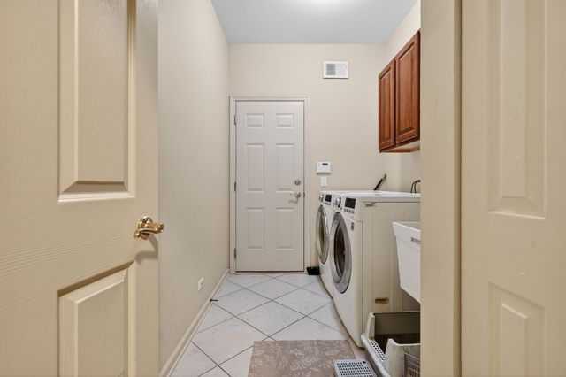 2072 Inverness Drive, Vernon Hills, IL 60061