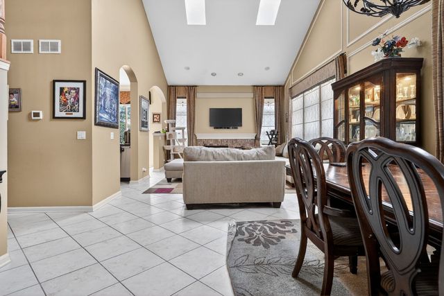 2072 Inverness Drive, Vernon Hills, IL 60061