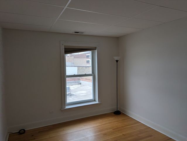 103 E 1st Street 2n, Elmhurst, IL 60126