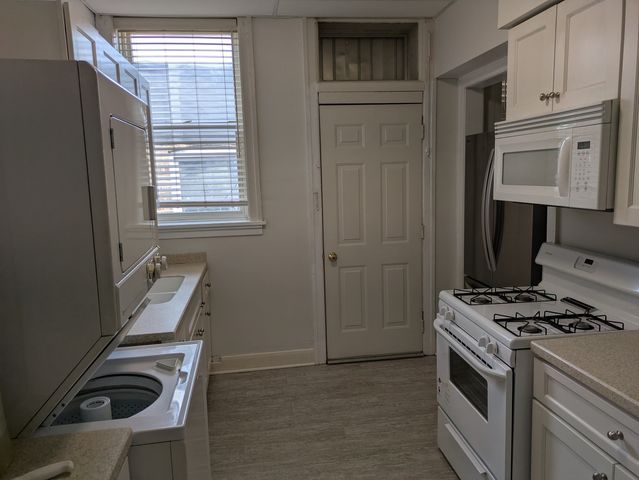 103 E 1st Street 2n, Elmhurst, IL 60126
