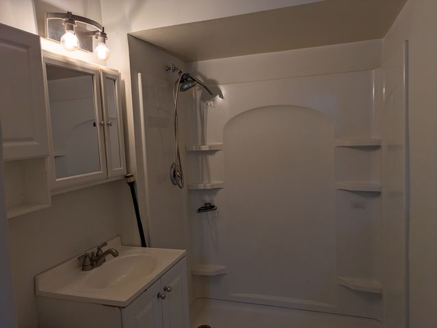 103 E 1st Street 2n, Elmhurst, IL 60126
