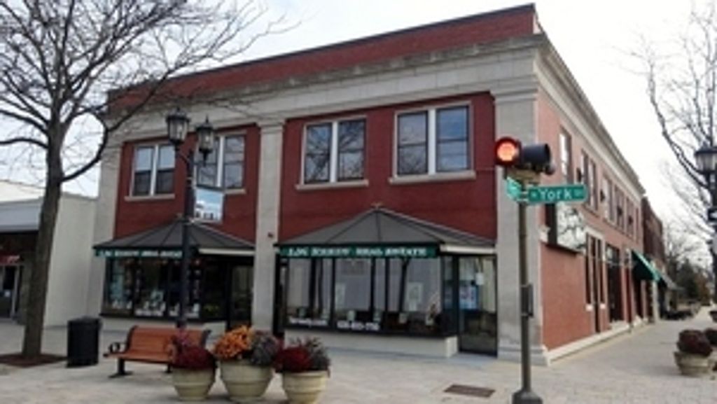 103 E 1st Street 2n, Elmhurst, IL 60126