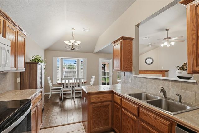 21969 Homesteaders Place, Edmond, OK 73012