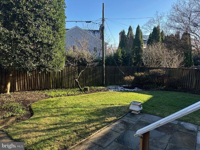 6117 WESTERN AVE NW, Washington, DC 20015