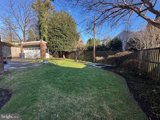 6117 WESTERN AVE NW, Washington, DC 20015