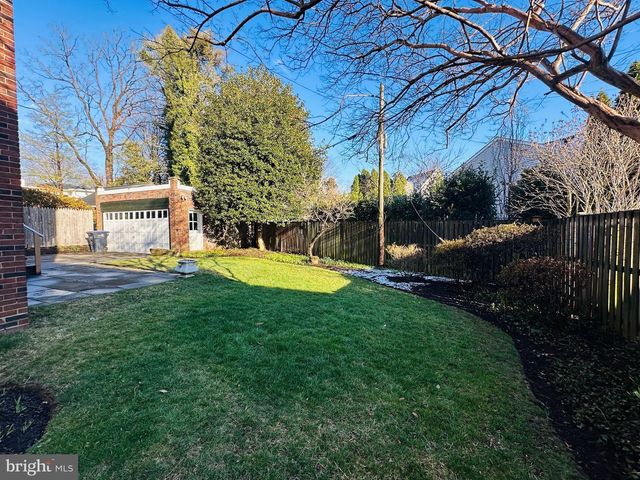 6117 WESTERN AVE NW, Washington, DC 20015