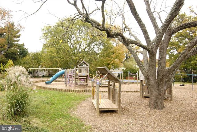 6117 WESTERN AVE NW, Washington, DC 20015