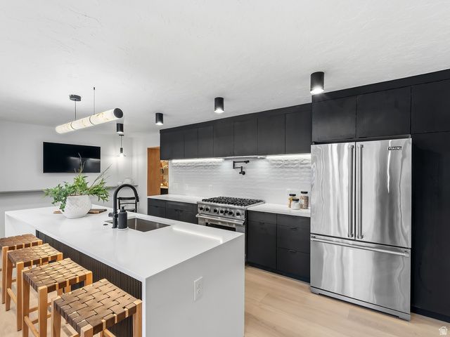 1975 E GUNDERSON LN, Holladay, UT 84124