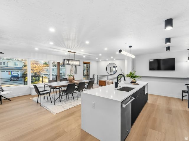 1975 E GUNDERSON LN, Holladay, UT 84124